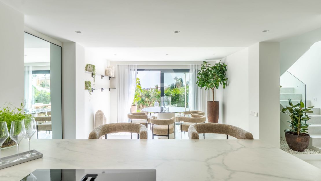 Villa mediterránea moderna con vistas al mar en Nueva Andalucía, Marbella