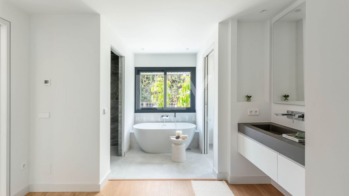 Villa mediterránea moderna con vistas al mar en Nueva Andalucía, Marbella