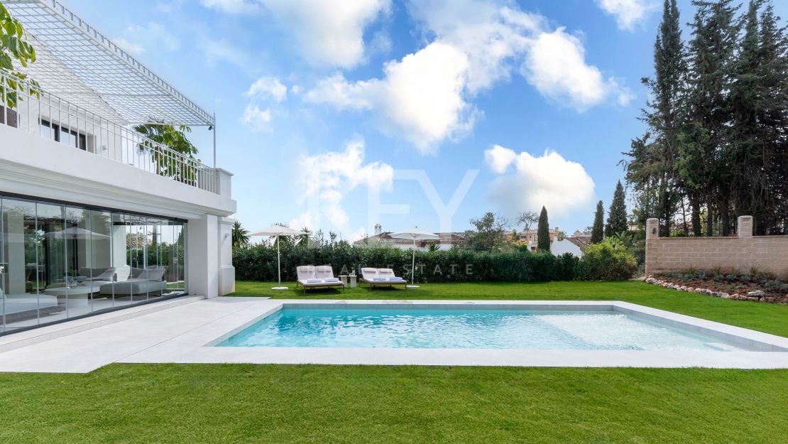 Villa mediterránea moderna con vistas al mar en Nueva Andalucía, Marbella