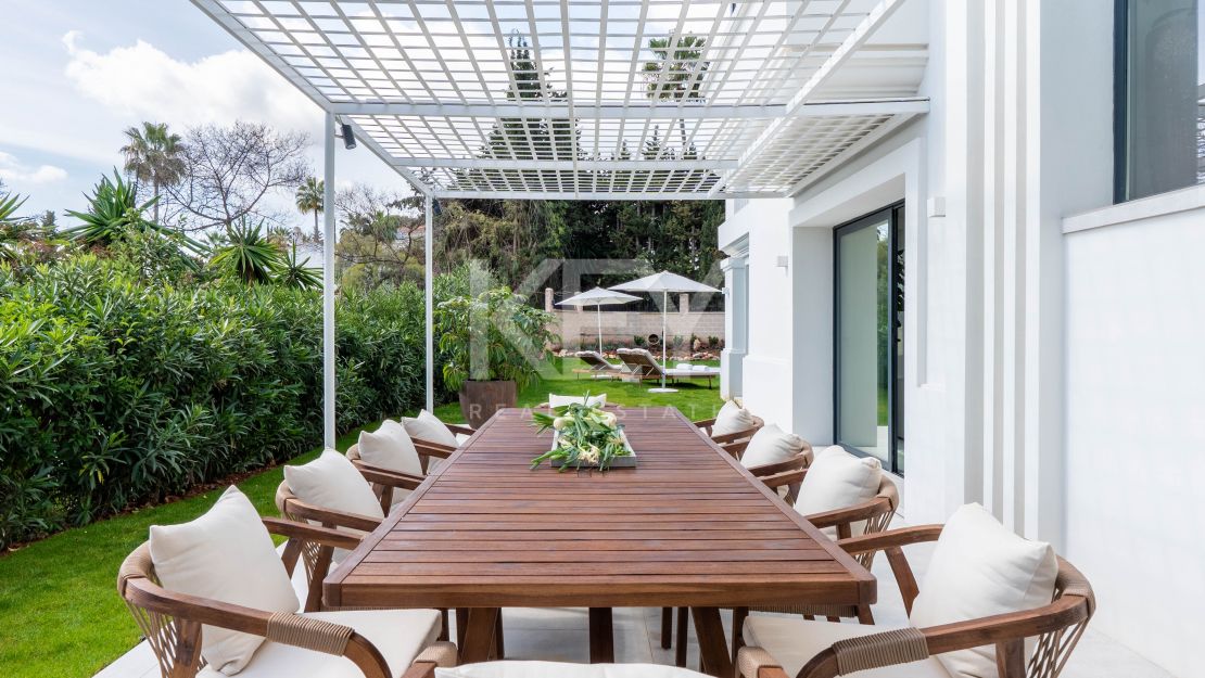 Villa mediterránea moderna con vistas al mar en Nueva Andalucía, Marbella