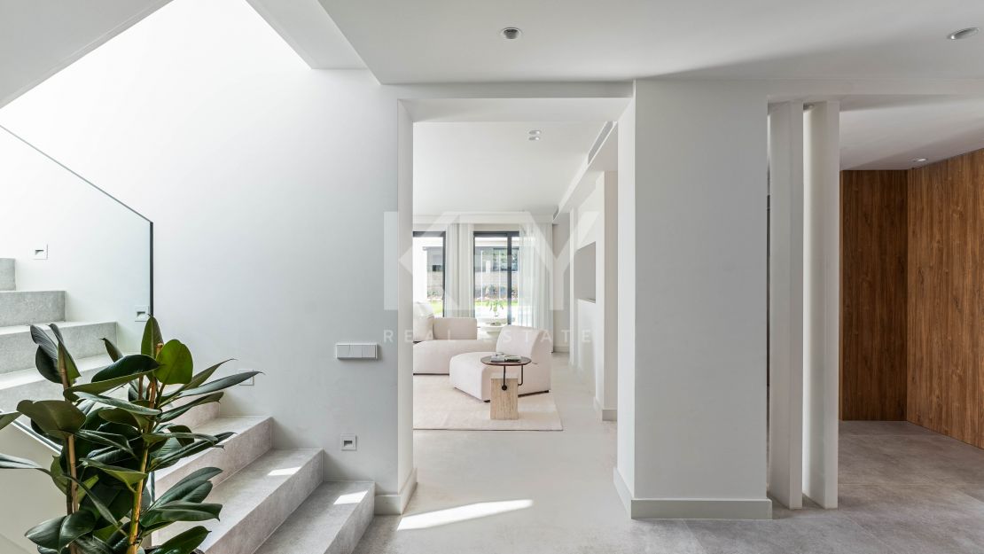 Villa mediterránea moderna con vistas al mar en Nueva Andalucía, Marbella