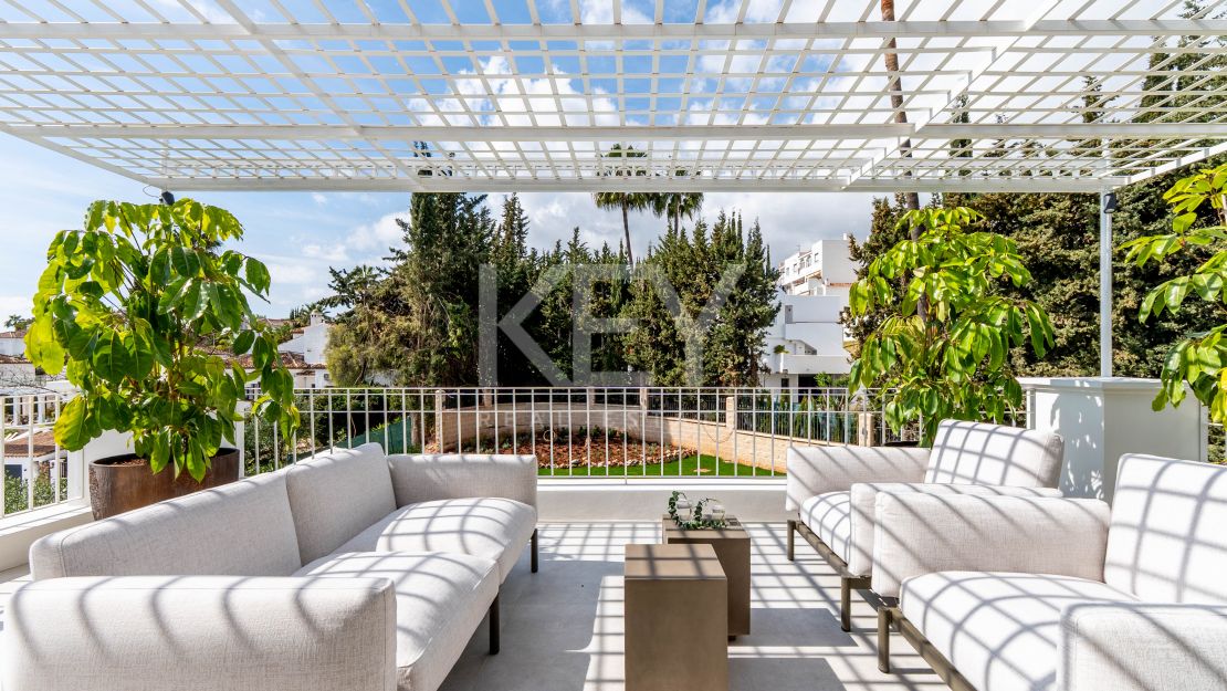 Villa mediterránea moderna con vistas al mar en Nueva Andalucía, Marbella