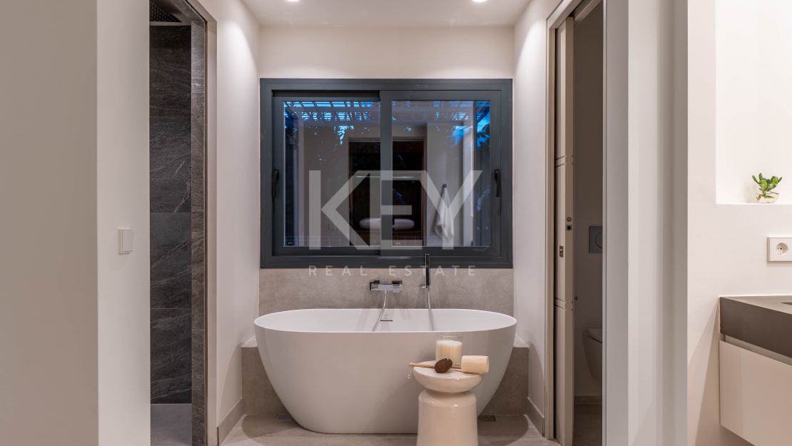 Villa mediterránea moderna con vistas al mar en Nueva Andalucía, Marbella