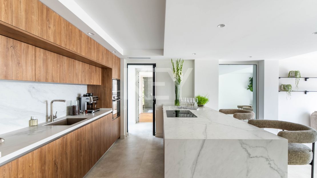 Villa mediterránea moderna con vistas al mar en Nueva Andalucía, Marbella