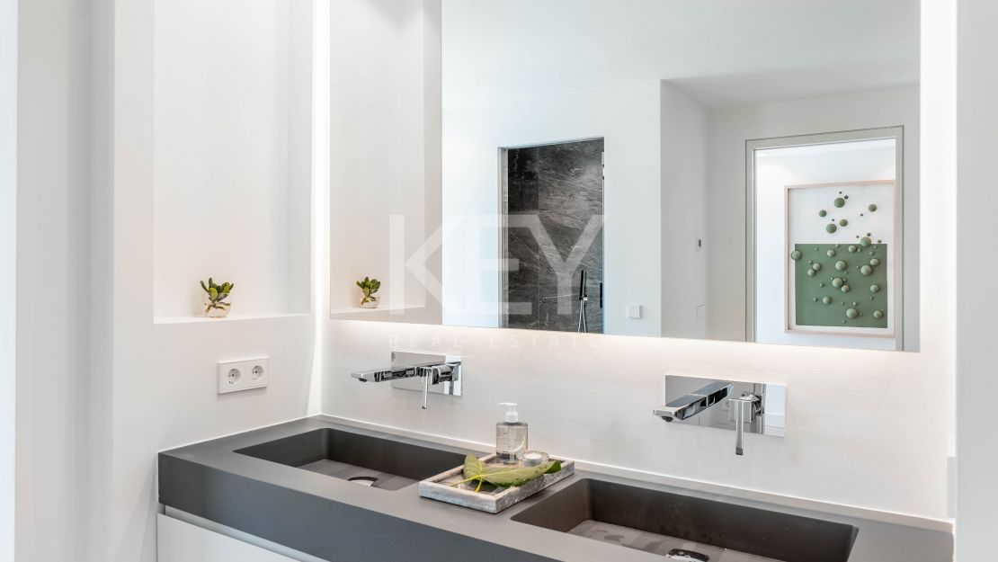 Villa mediterránea moderna con vistas al mar en Nueva Andalucía, Marbella