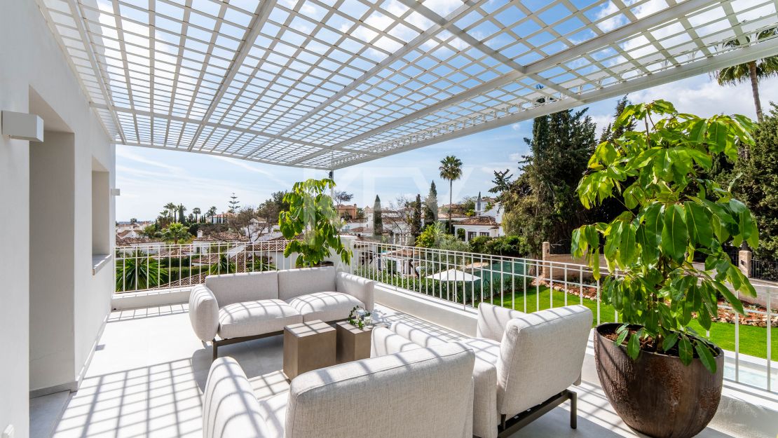 Villa mediterránea moderna con vistas al mar en Nueva Andalucía, Marbella