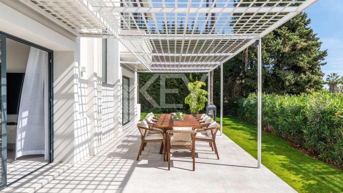 Villa mediterránea moderna con vistas al mar en Nueva Andalucía, Marbella