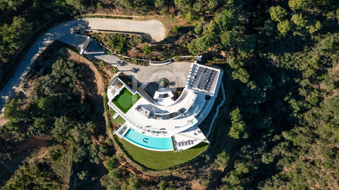 Iconic ultra-luxury Villa with panoramic sea views in La Zagaleta, Benahavís