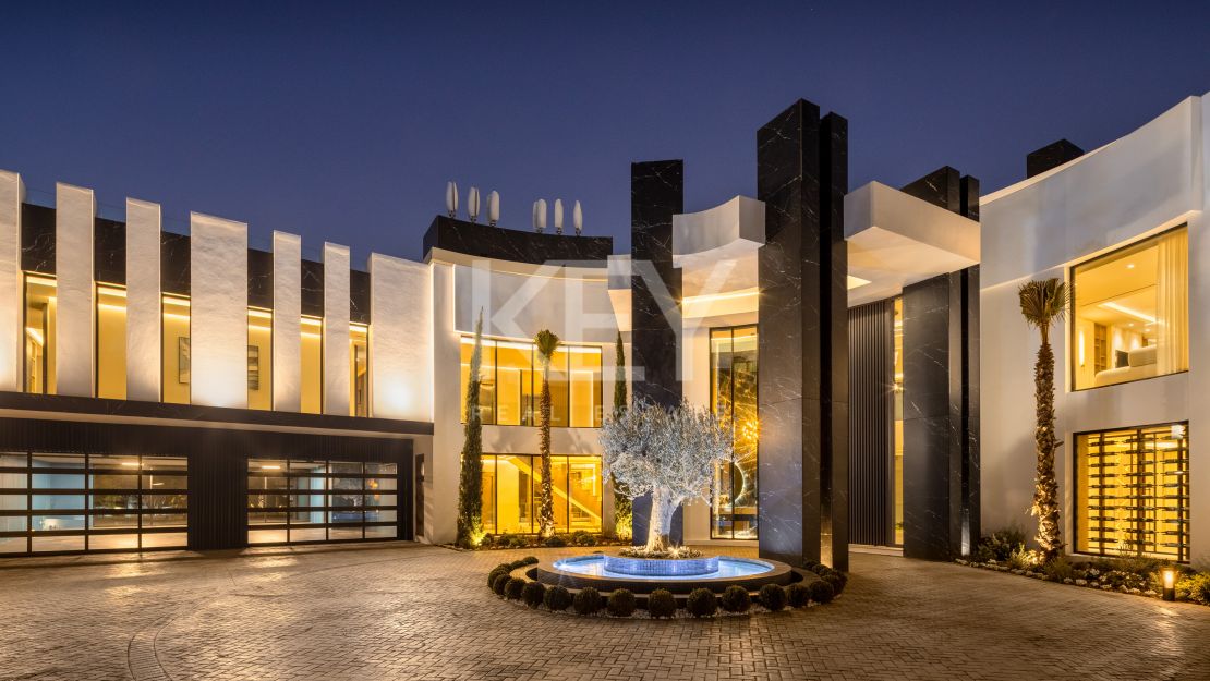 Iconic ultra-luxury Villa with panoramic sea views in La Zagaleta, Benahavís