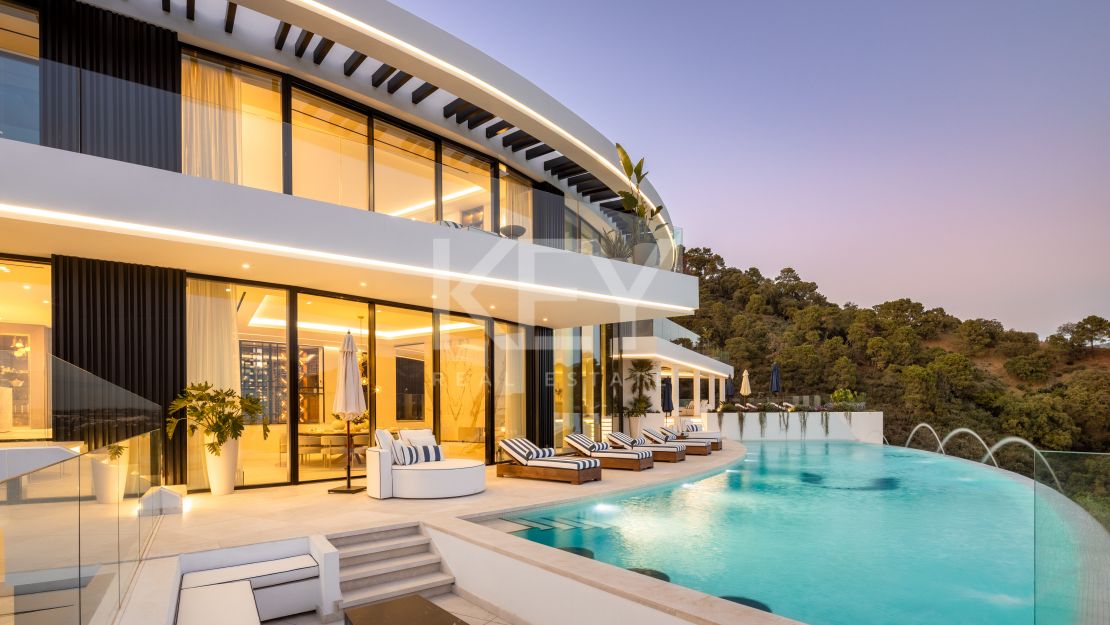Iconic ultra-luxury Villa with panoramic sea views in La Zagaleta, Benahavís