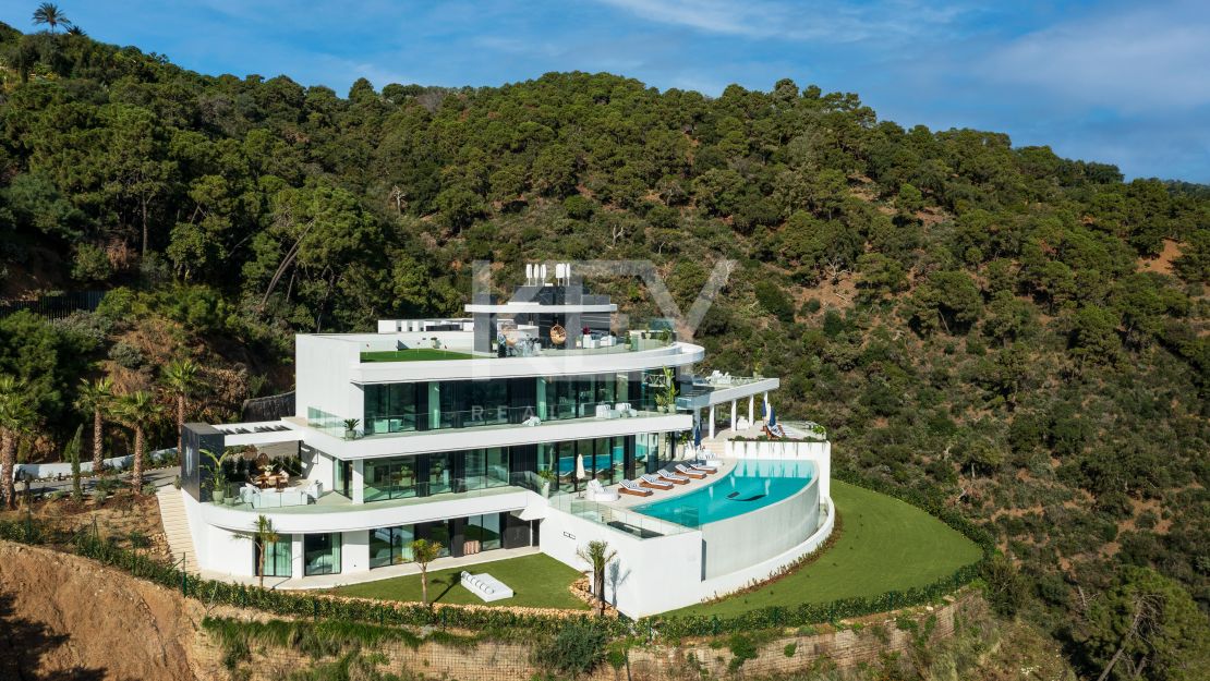 Iconic ultra-luxury Villa with panoramic sea views in La Zagaleta, Benahavís