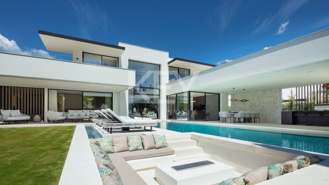 Contemporary Villa – a private retreat with luxury amenities in Las Brisas, Nueva Andalucía