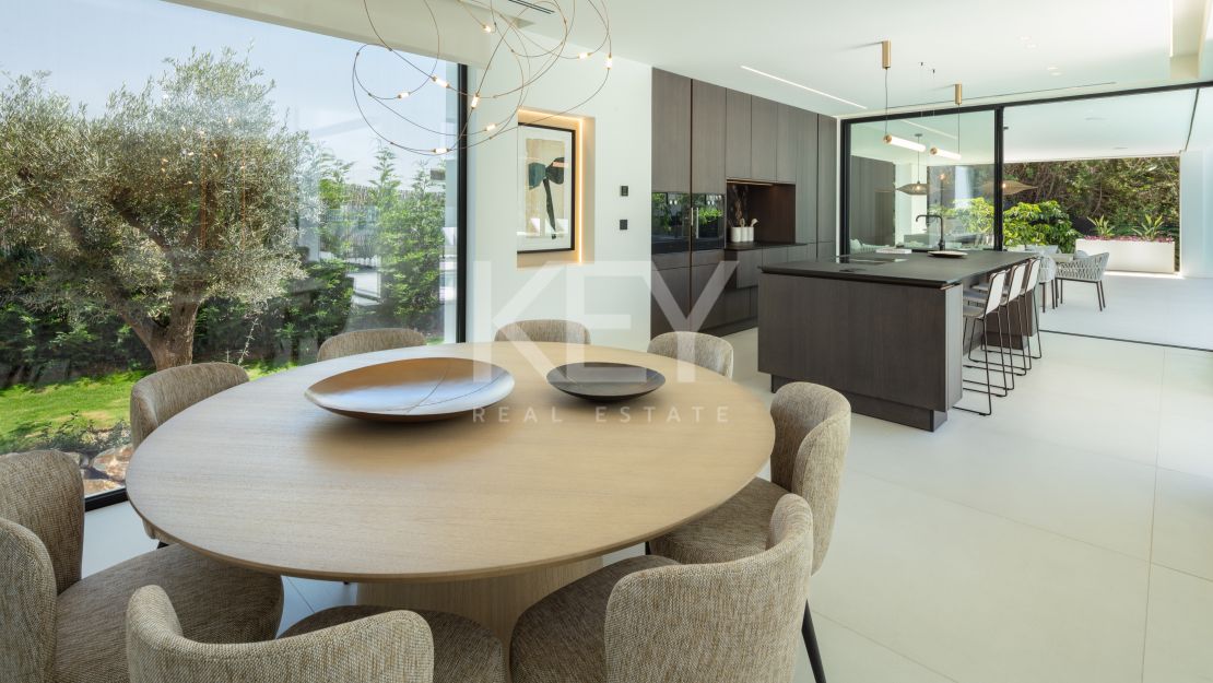 Contemporary Villa – a private retreat with luxury amenities in Las Brisas, Nueva Andalucía