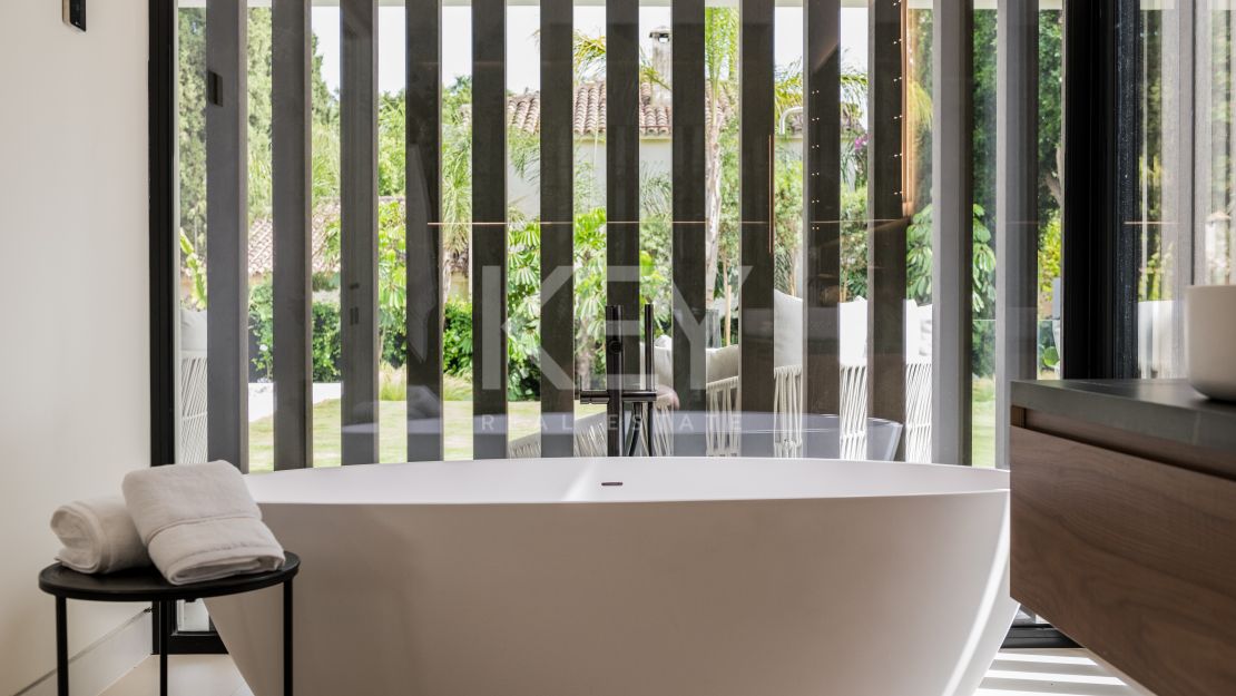 Contemporary Villa – a private retreat with luxury amenities in Las Brisas, Nueva Andalucía