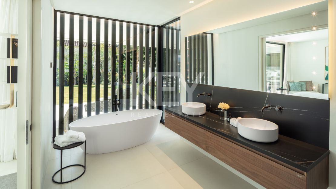 Contemporary Villa – a private retreat with luxury amenities in Las Brisas, Nueva Andalucía