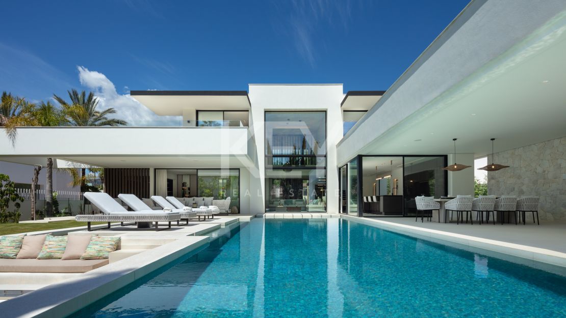 Contemporary Villa – a private retreat with luxury amenities in Las Brisas, Nueva Andalucía