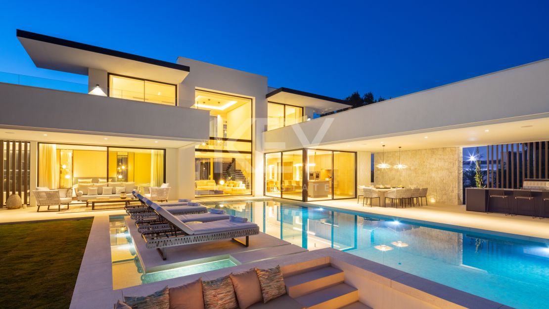 Contemporary Villa – a private retreat with luxury amenities in Las Brisas, Nueva Andalucía