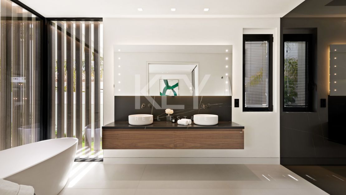 Contemporary Villa – a private retreat with luxury amenities in Las Brisas, Nueva Andalucía