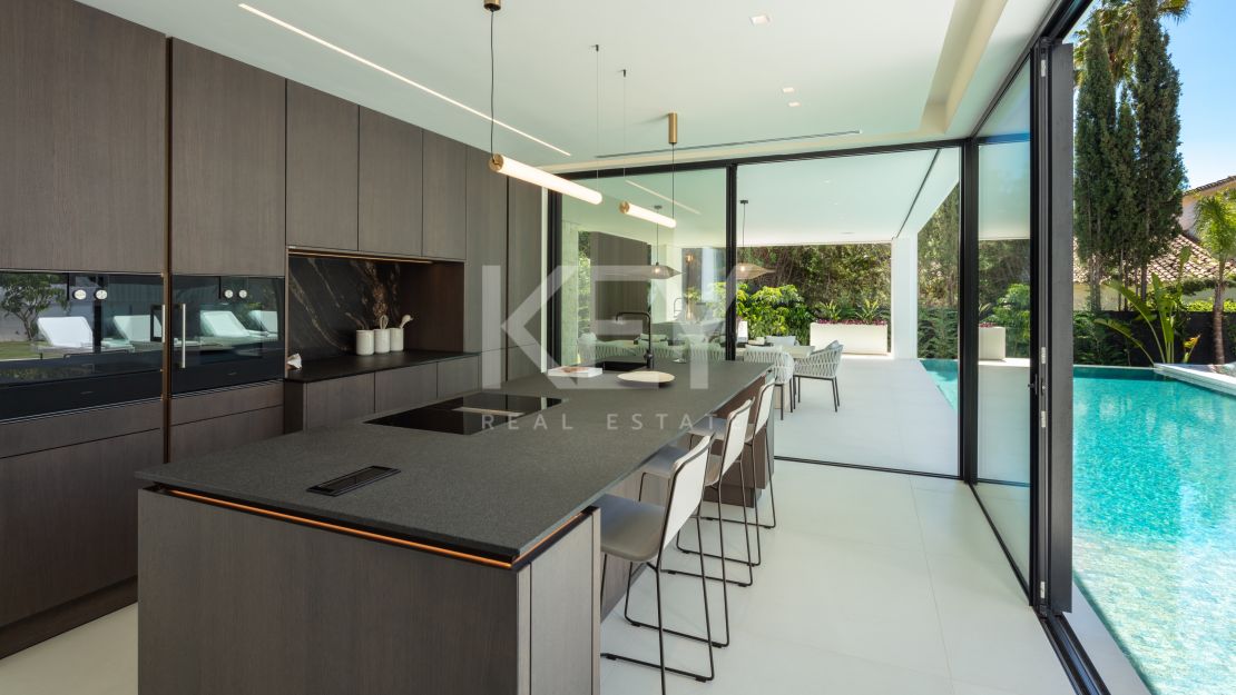 Contemporary Villa – a private retreat with luxury amenities in Las Brisas, Nueva Andalucía