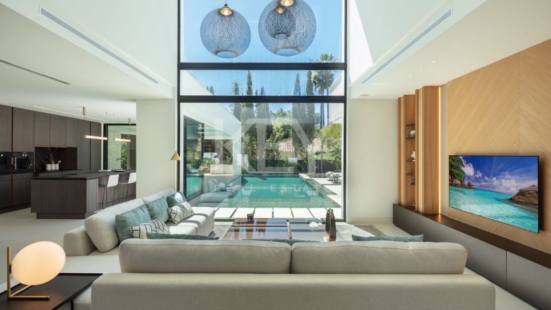 Contemporary Villa – a private retreat with luxury amenities in Las Brisas, Nueva Andalucía