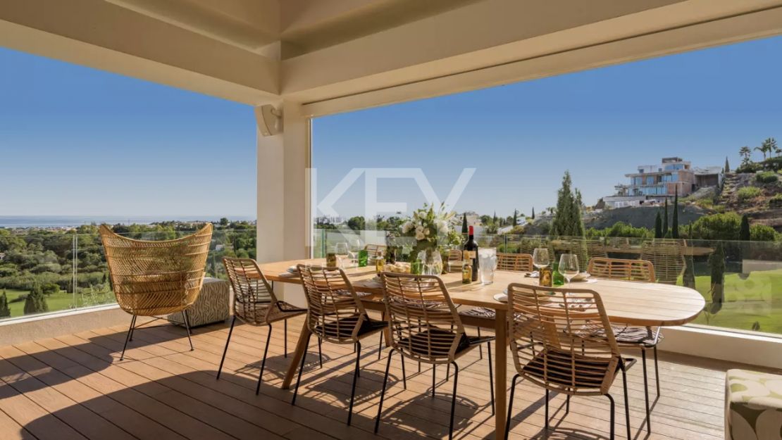 Villa de lujo con vistas panorámicas y comodidades exclusivas en Los Flamingos, Marbella