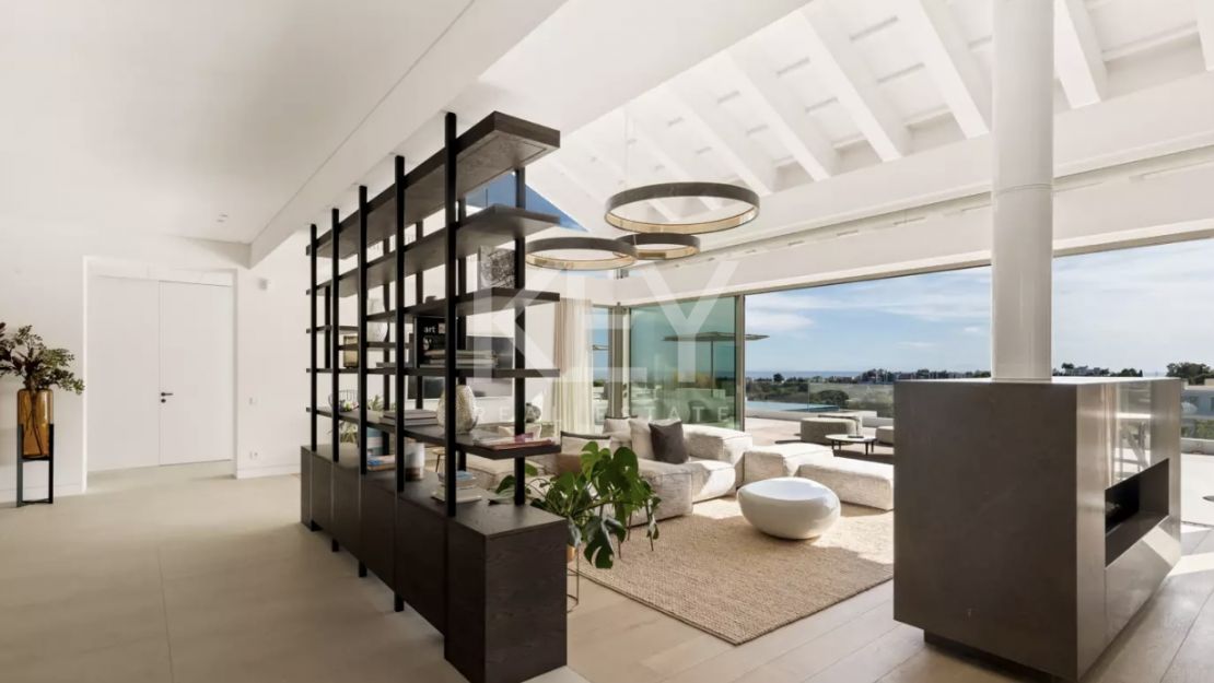 Villa de lujo con vistas panorámicas y comodidades exclusivas en Los Flamingos, Marbella