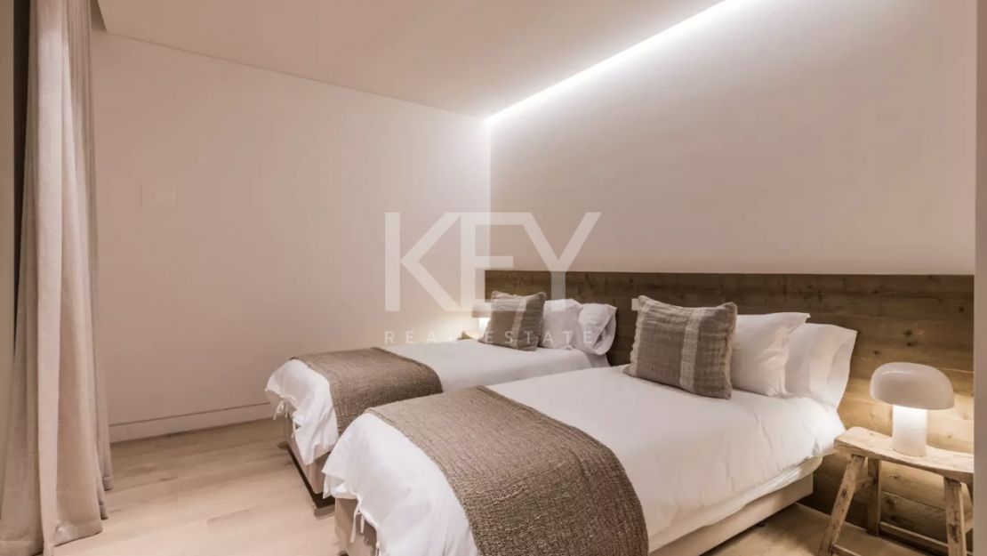 Villa de lujo con vistas panorámicas y comodidades exclusivas en Los Flamingos, Marbella