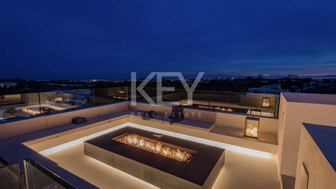 Villa de lujo con vistas panorámicas y comodidades exclusivas en Los Flamingos, Marbella