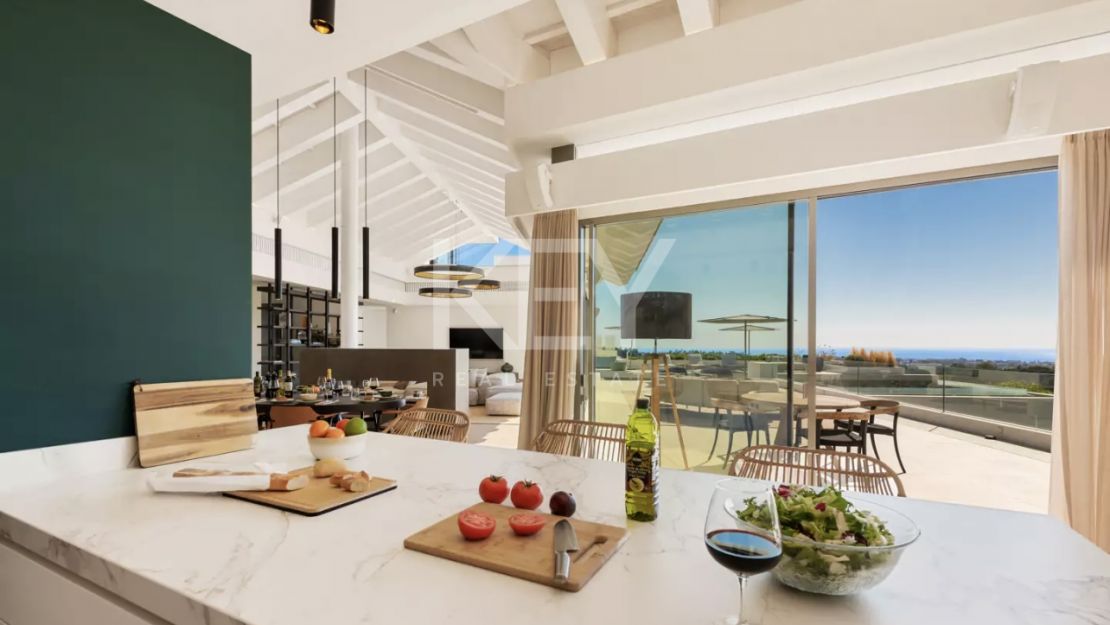 Villa de lujo con vistas panorámicas y comodidades exclusivas en Los Flamingos, Marbella