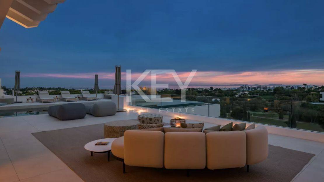 Villa de lujo con vistas panorámicas y comodidades exclusivas en Los Flamingos, Marbella