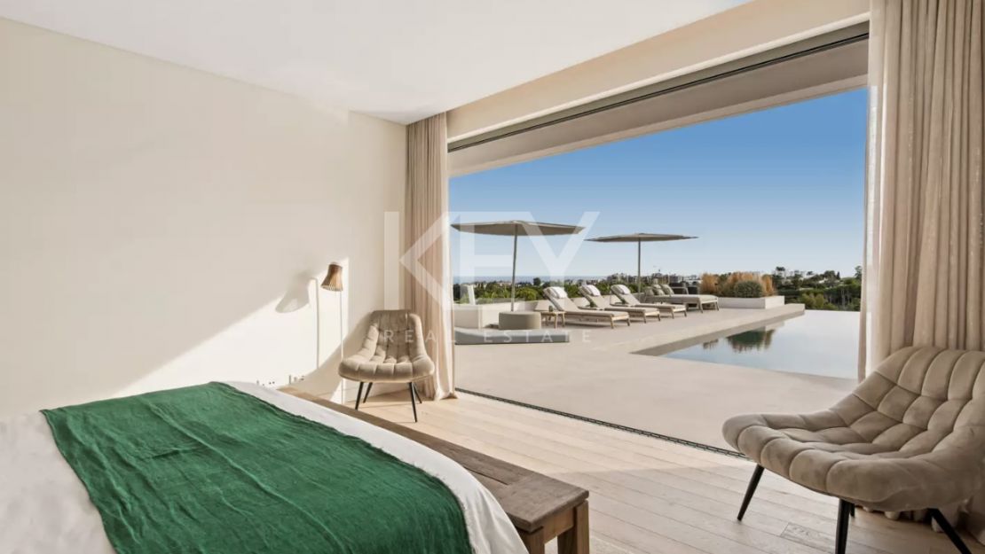 Villa de lujo con vistas panorámicas y comodidades exclusivas en Los Flamingos, Marbella