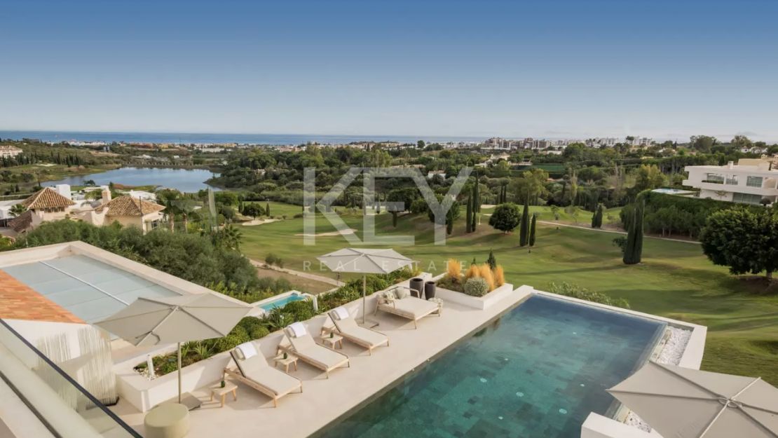 Villa de lujo con vistas panorámicas y comodidades exclusivas en Los Flamingos, Marbella