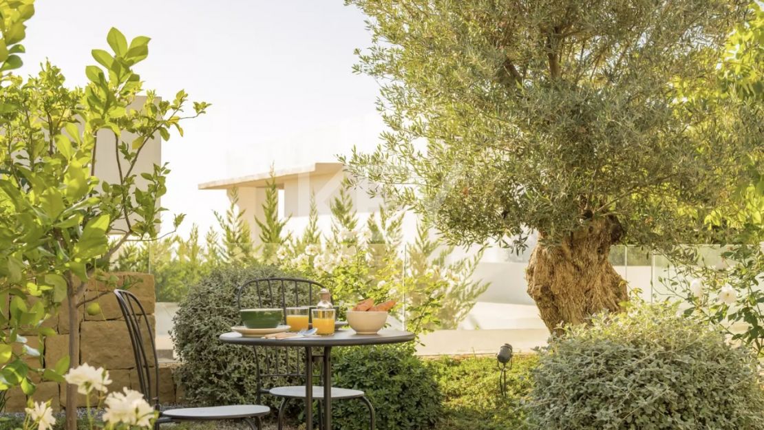 Villa de lujo con vistas panorámicas y comodidades exclusivas en Los Flamingos, Marbella