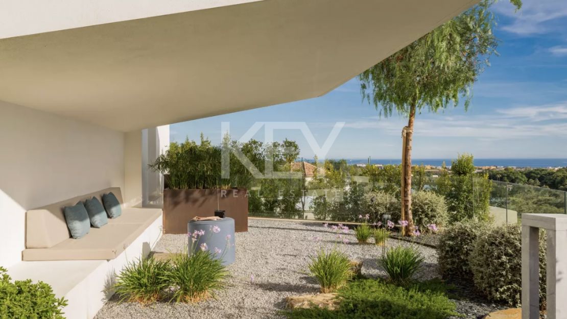 Villa de lujo con vistas panorámicas y comodidades exclusivas en Los Flamingos, Marbella