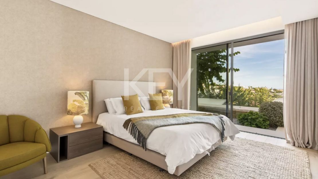 Villa de lujo con vistas panorámicas y comodidades exclusivas en Los Flamingos, Marbella