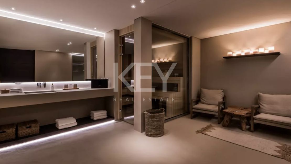 Villa de lujo con vistas panorámicas y comodidades exclusivas en Los Flamingos, Marbella