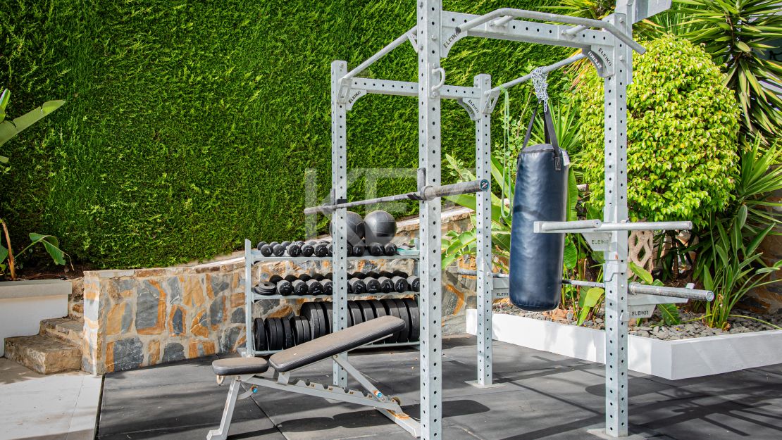 Modern villa with panoramic views in La Quinta, Benahavís