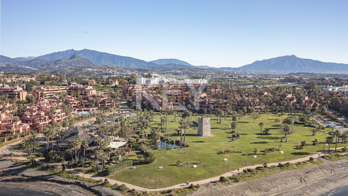 Sofisticado ático dúplex con sauna privada y vistas al mar