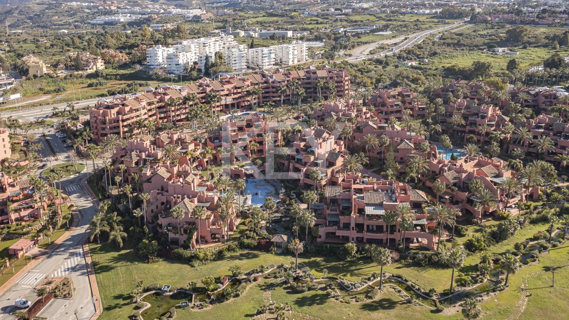 Sofisticado ático dúplex con sauna privada y vistas al mar