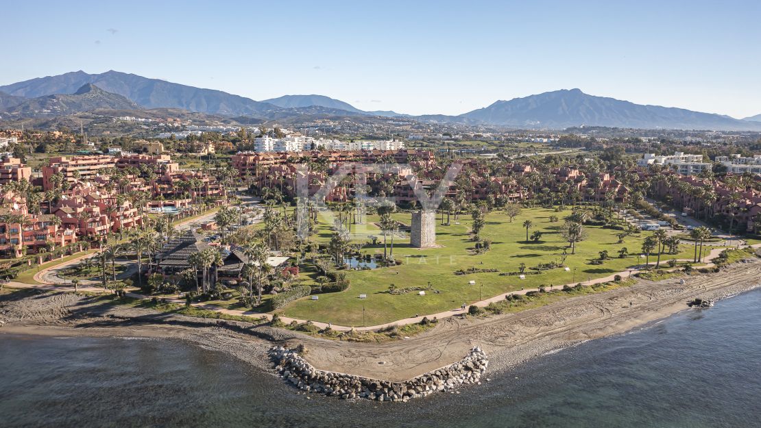 Sofisticado ático dúplex con sauna privada y vistas al mar