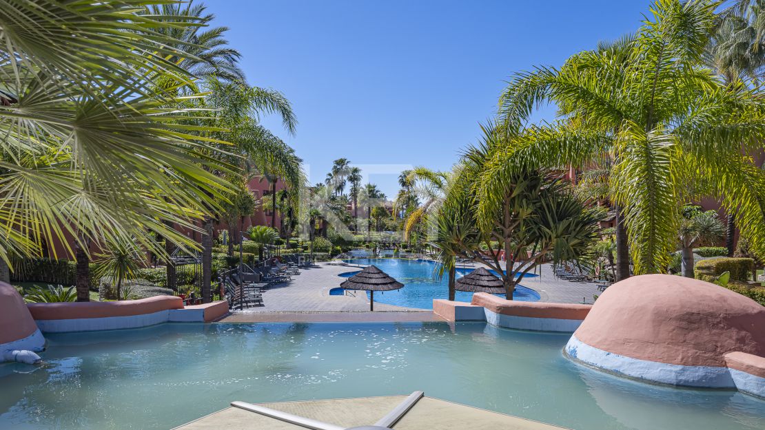 Sofisticado ático dúplex con sauna privada y vistas al mar