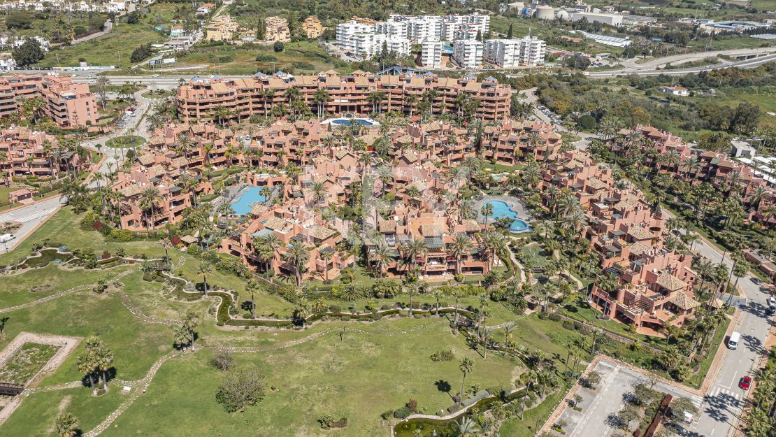 Sofisticado ático dúplex con sauna privada y vistas al mar