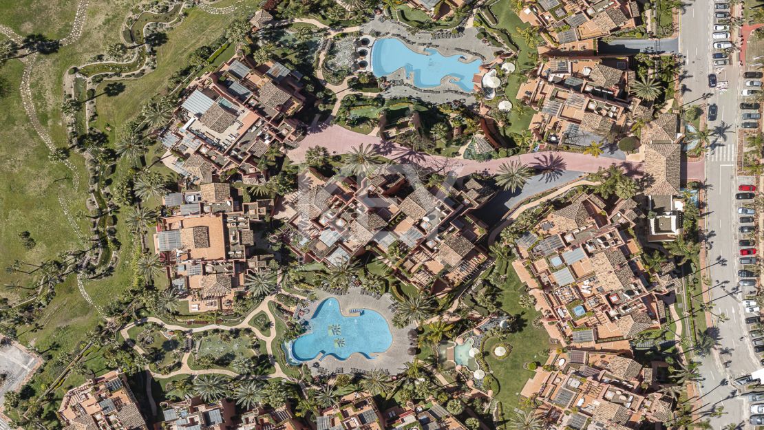 Sofisticado ático dúplex con sauna privada y vistas al mar