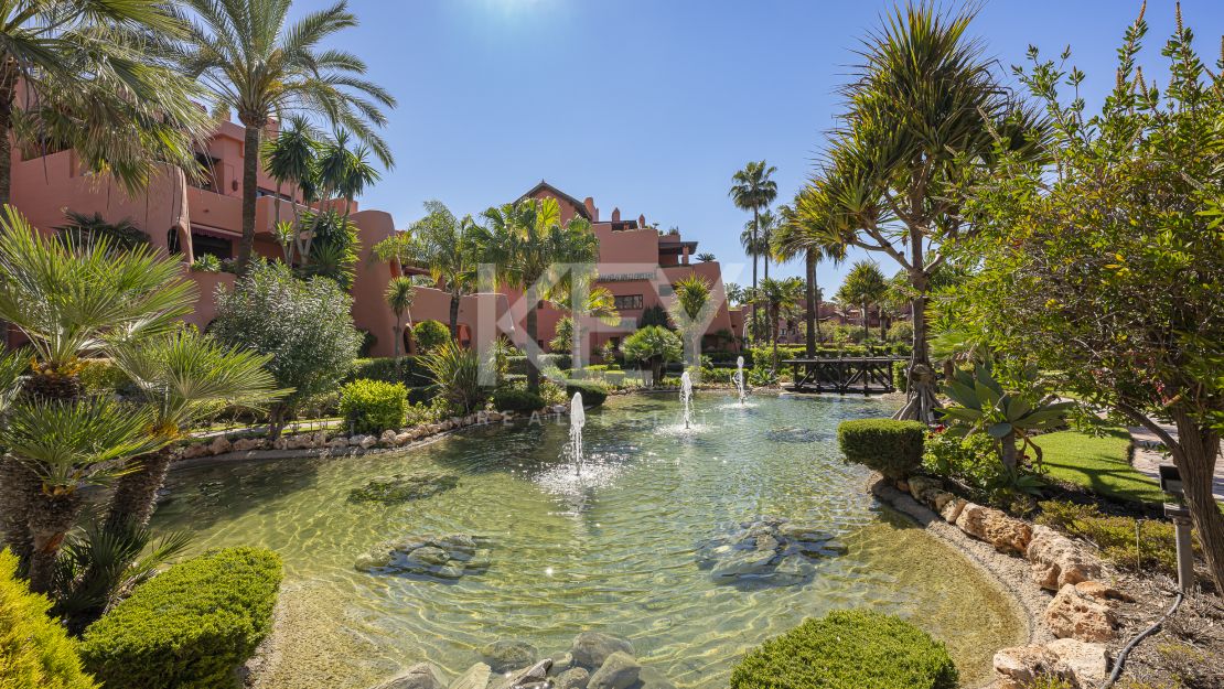 Sofisticado ático dúplex con sauna privada y vistas al mar