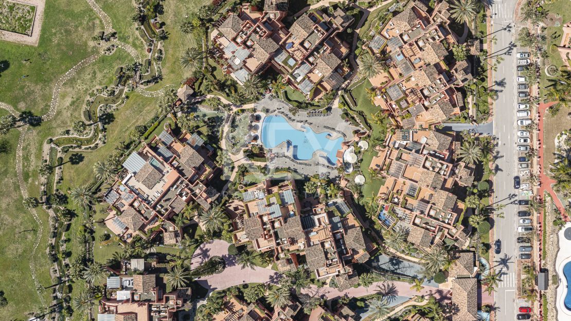 Sofisticado ático dúplex con sauna privada y vistas al mar