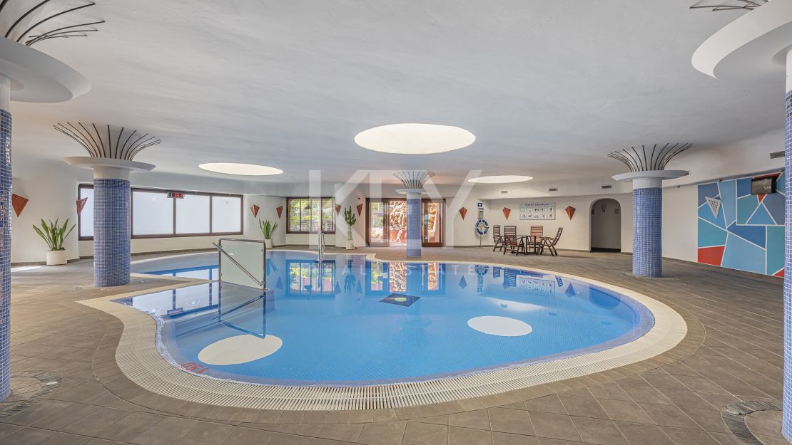 Sofisticado ático dúplex con sauna privada y vistas al mar