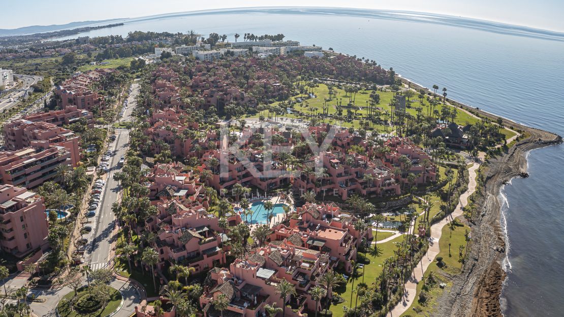 Sofisticado ático dúplex con sauna privada y vistas al mar