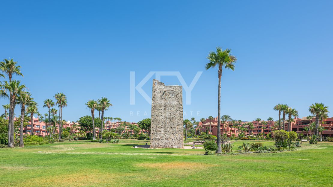 Sofisticado ático dúplex con sauna privada y vistas al mar