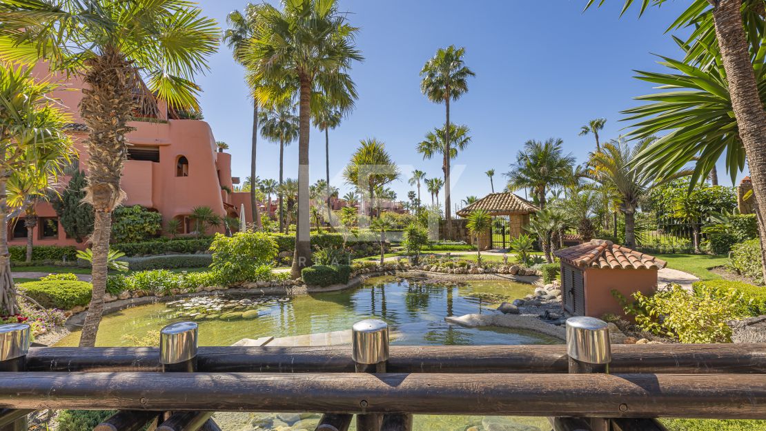 Sofisticado ático dúplex con sauna privada y vistas al mar