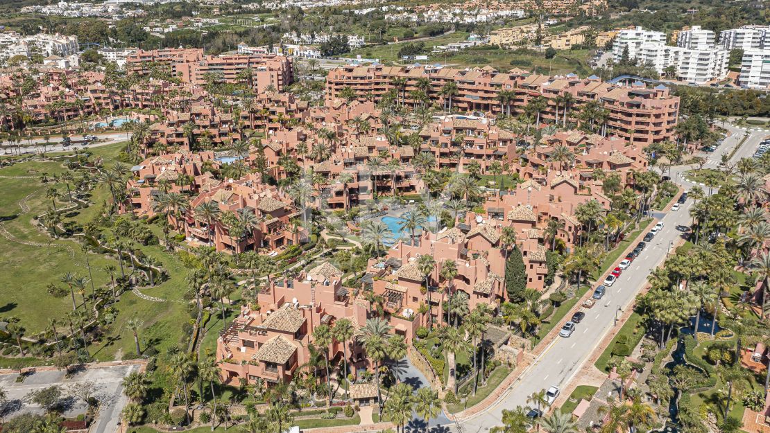 Sofisticado ático dúplex con sauna privada y vistas al mar